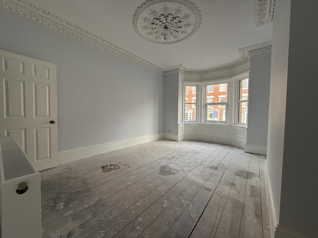 Lot: 116 - FREEHOLD PROPERTY WITH THREE FLATS PARTIALLY CONVERTED - Flat 1 Bedroom